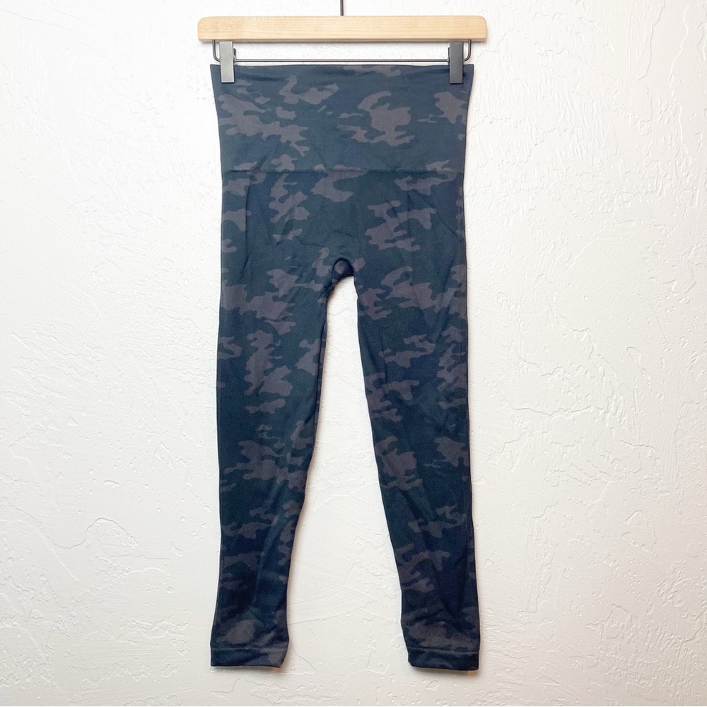 Spanx Look At Me Now Camo Leggings size medium